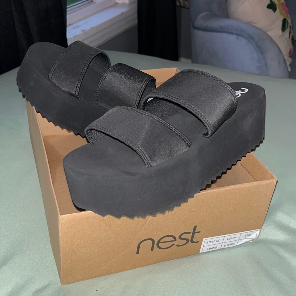 Black sandals platform